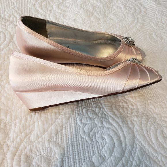 Light pink wedge dress shoes - Picture 2 of 6